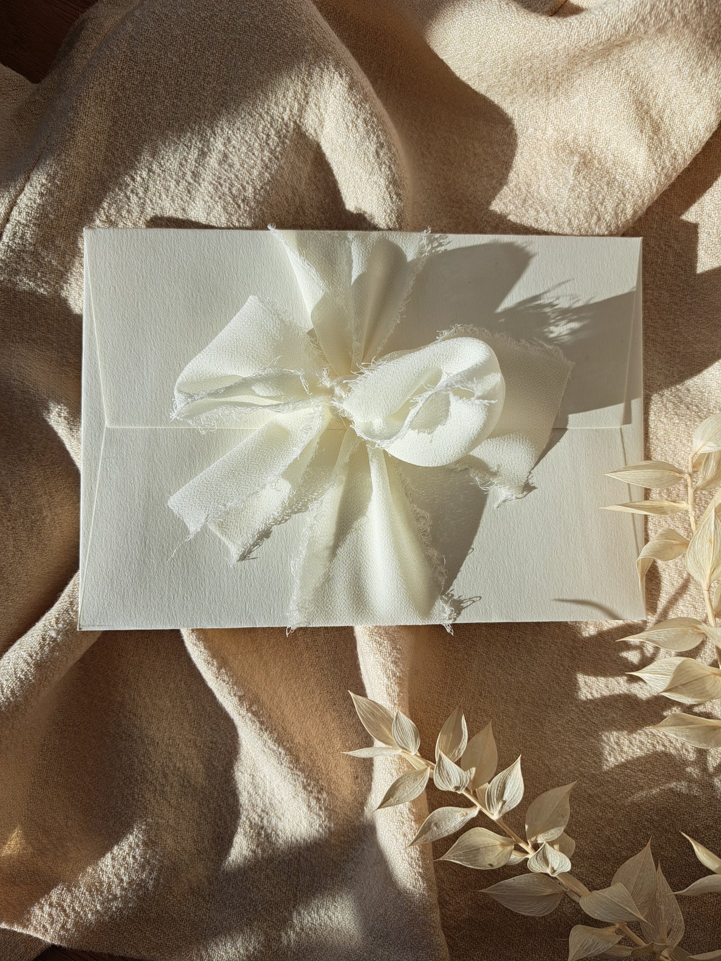 PRE-DESIGNED 'CONGRATULATIONS MR&MRS' GREETING CARD